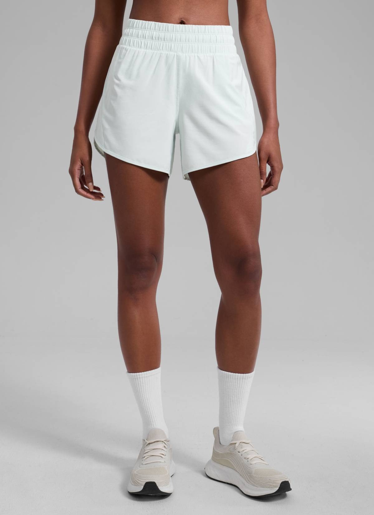 Feathery-Fit Soft Mid Rise Lined Shorts 5''