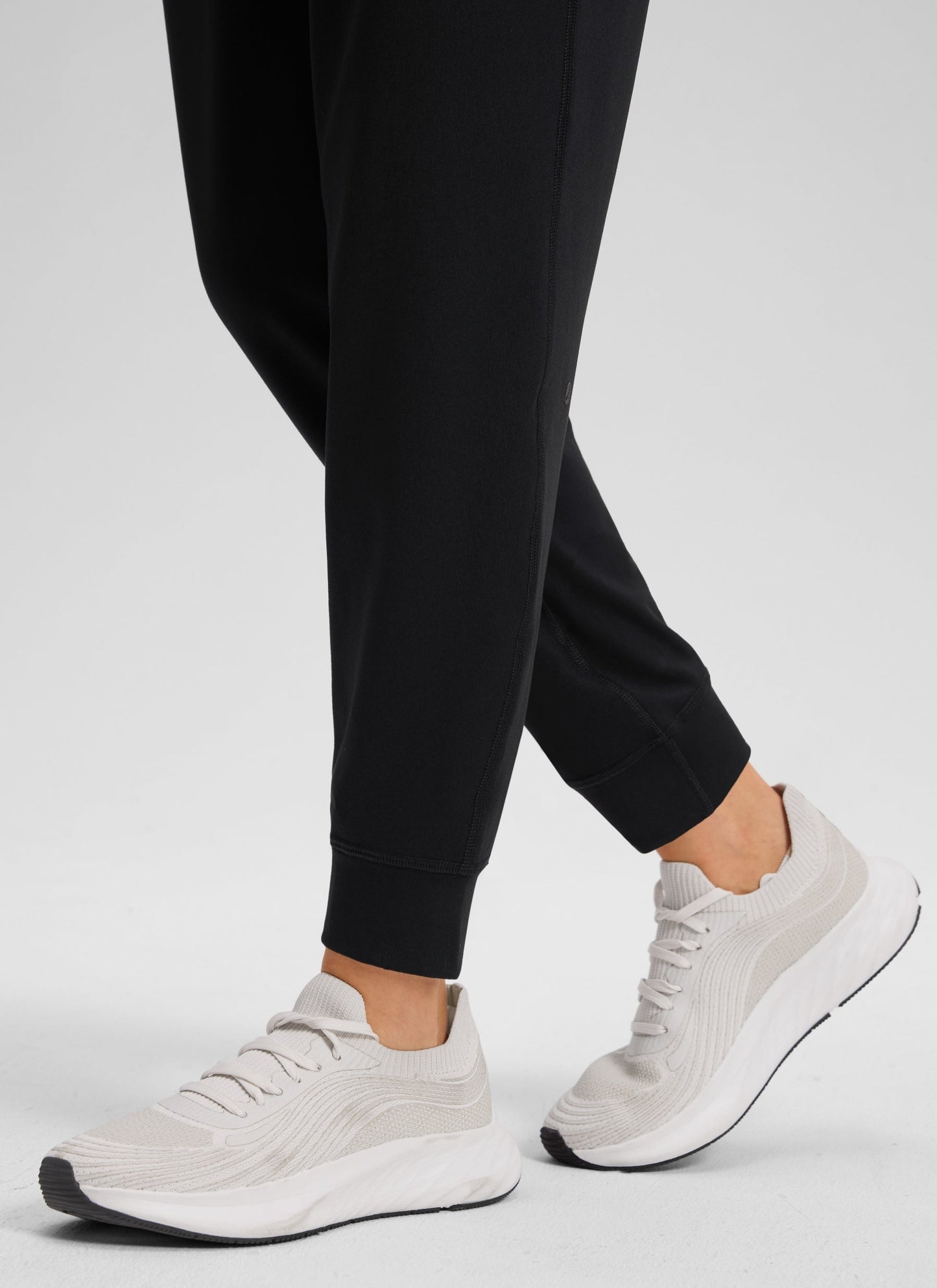 Drawstring Performance Pocket Jogger 27.5"