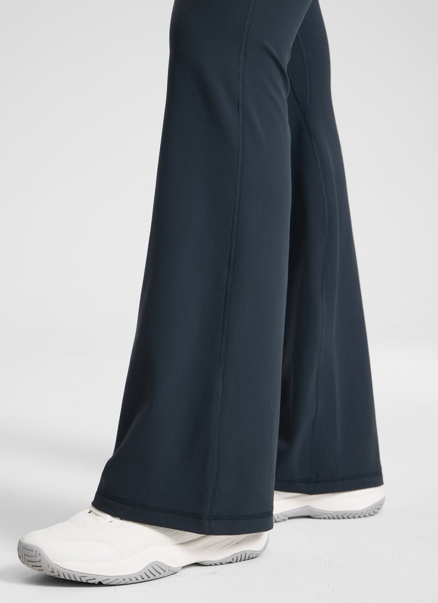 SecretsculptTM No Front Seam Flare Legging 31''