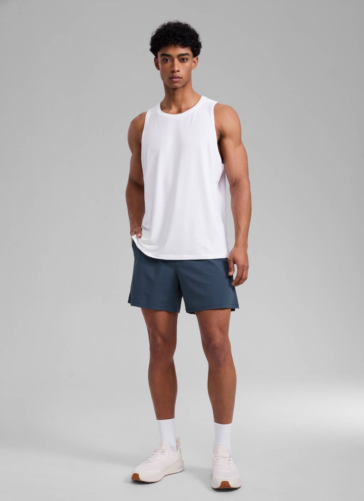 Lightweight Stretchy Athletic Workout Shorts with Zipper Pocket 5''