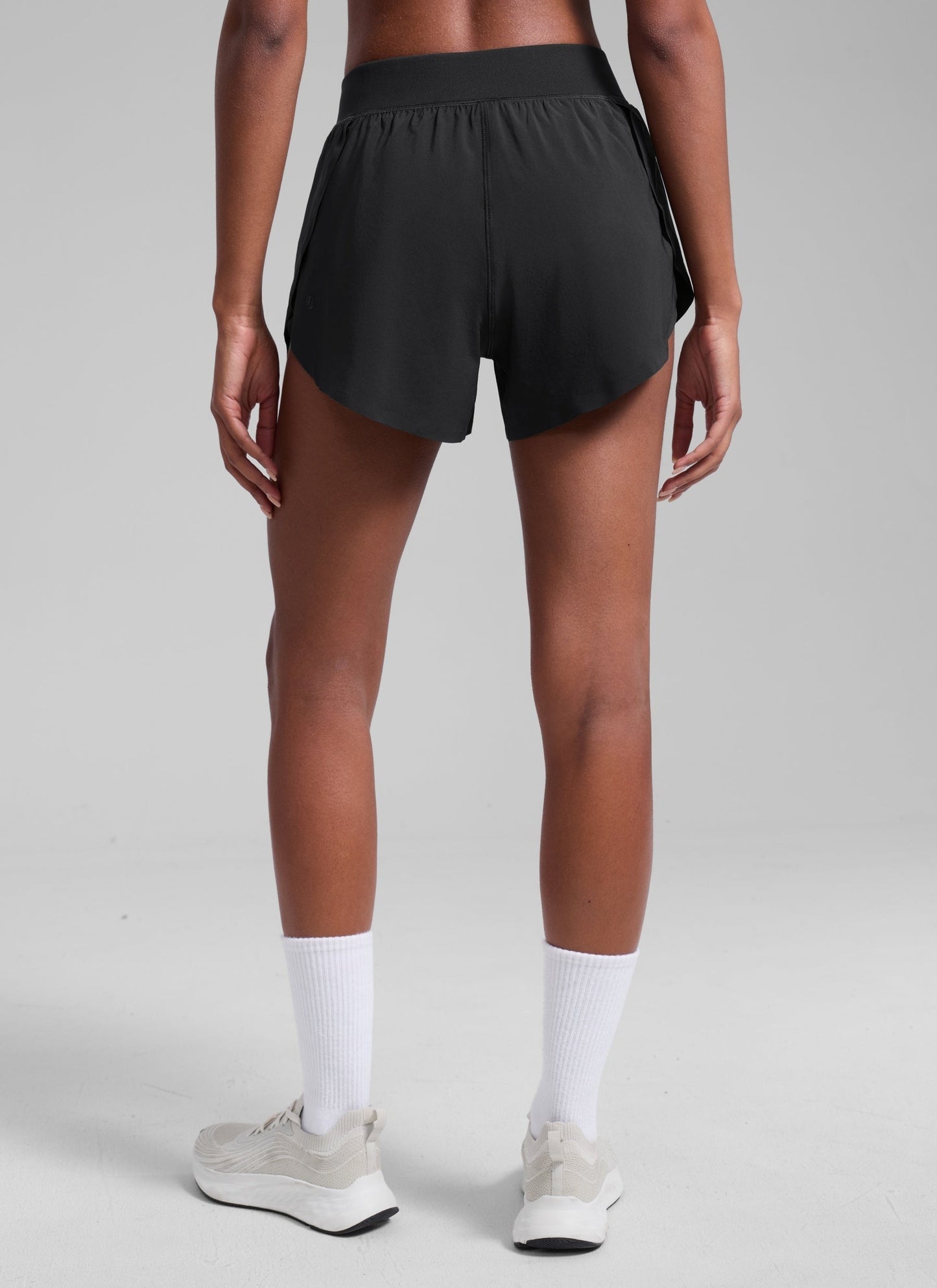 Feathery-Fit Soft Lined Mid Rise Shorts 4''