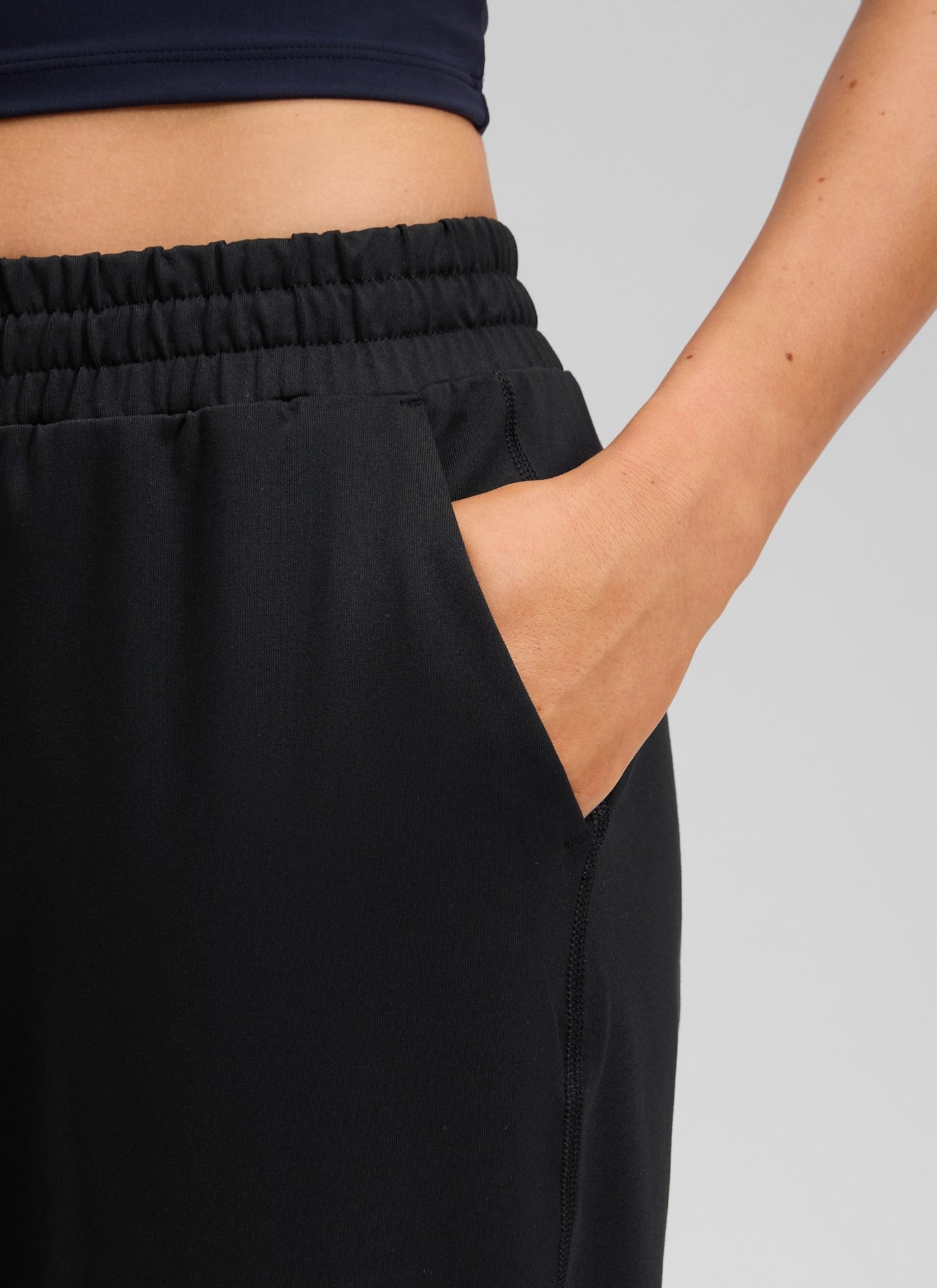 Drawstring Performance Pocket Jogger 27.5"