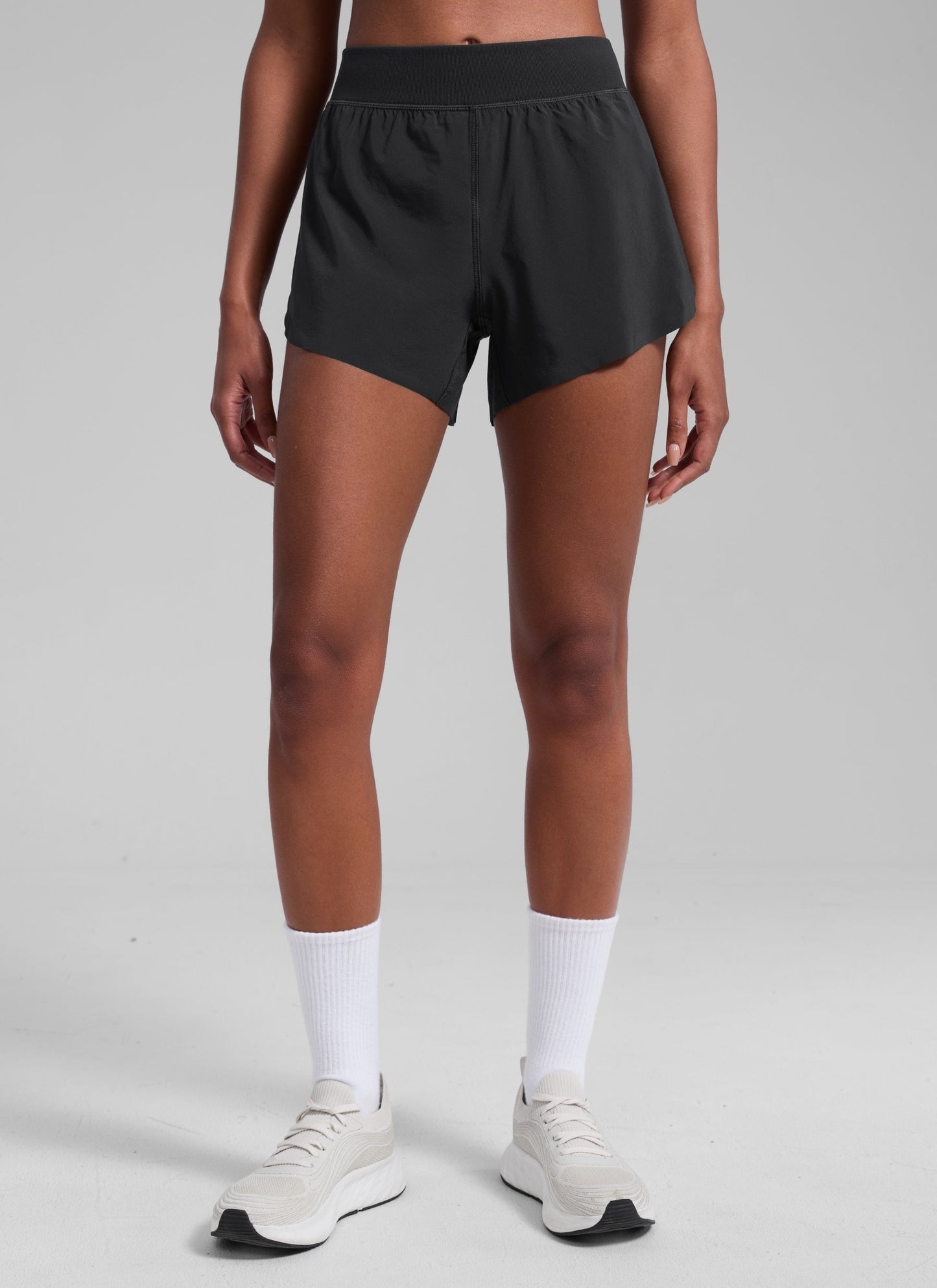 Feathery-Fit Soft Lined Mid Rise Shorts 4''