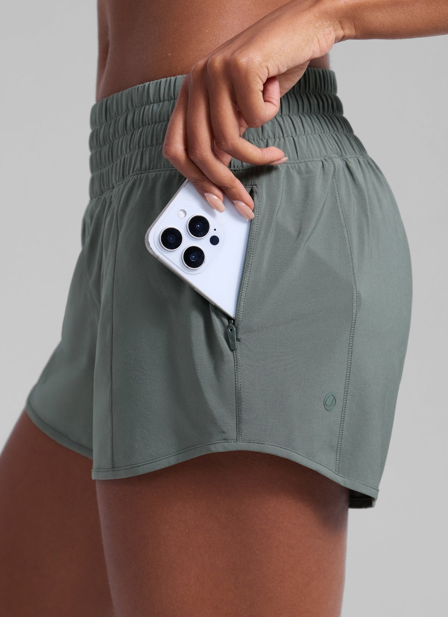 Feathery-Fit Soft Lined Zip Pocket Shorts 2.5''