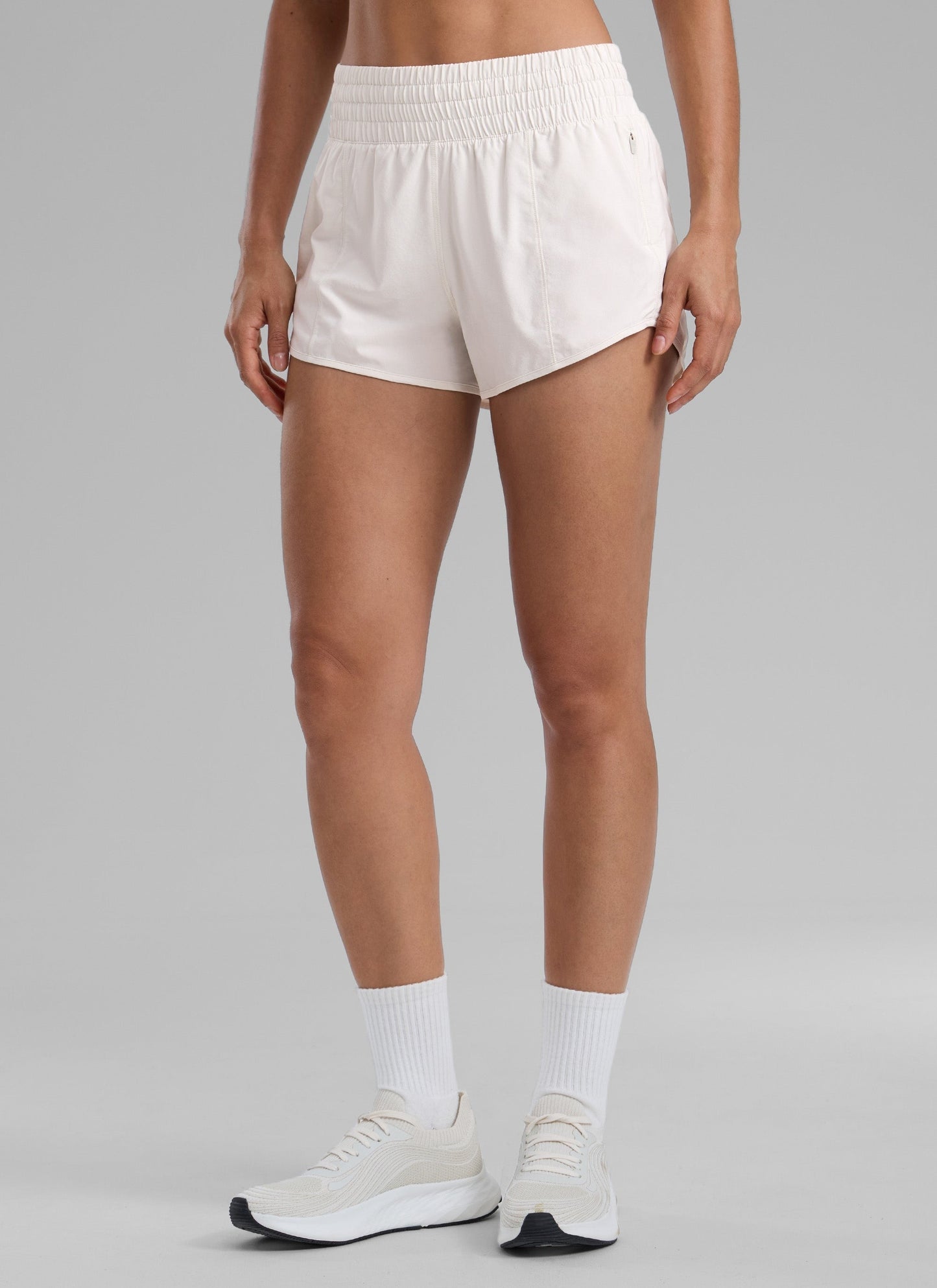 Feathery-Fit Soft Lined Zip Pocket Shorts 2.5''
