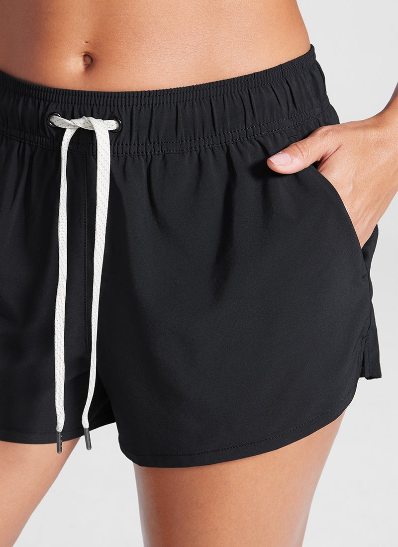 Mid Rise Side Splits Liner Pocket Shorts 3"